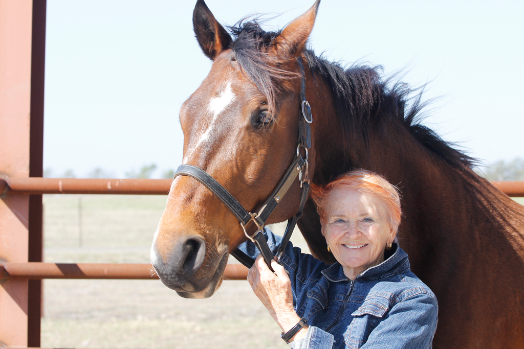 therapist leads equine therapy group