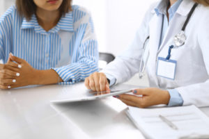 woman discusses long-term effects of opioid use with doctor
