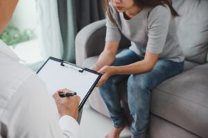 woman discusses addiction with therapist