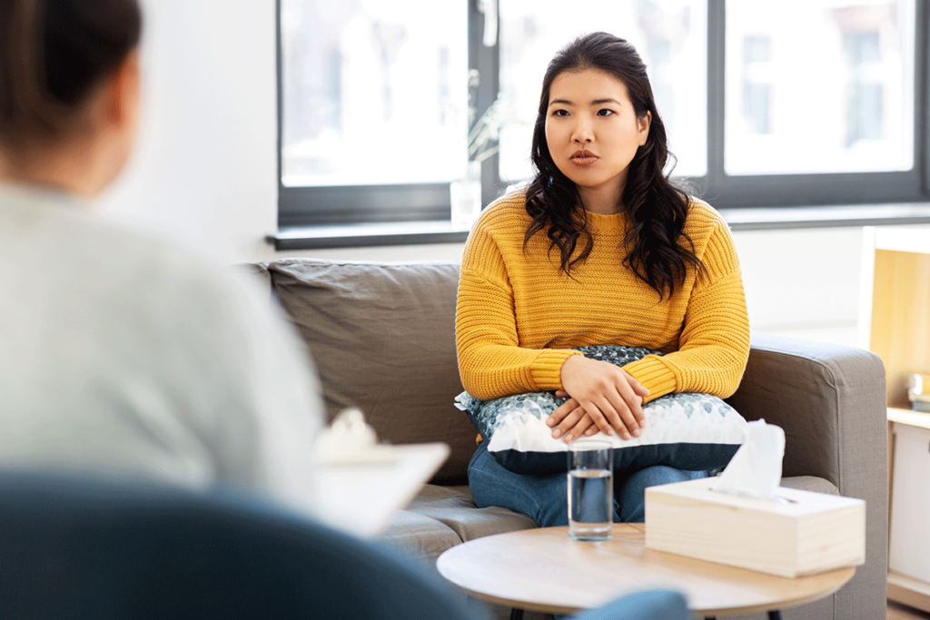 behavioral health therapist advising a young woman of the 5 benefits of a women's rehab program