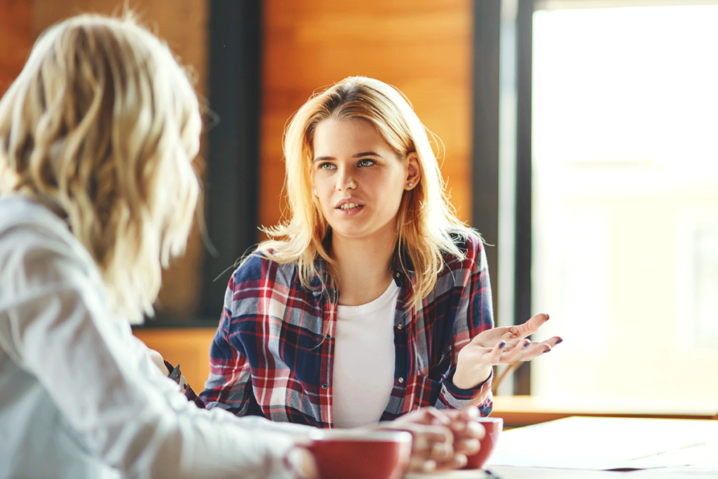 young woman speaking to female behavioral helath specialist about finding a women's rehab program near Houston, TX.